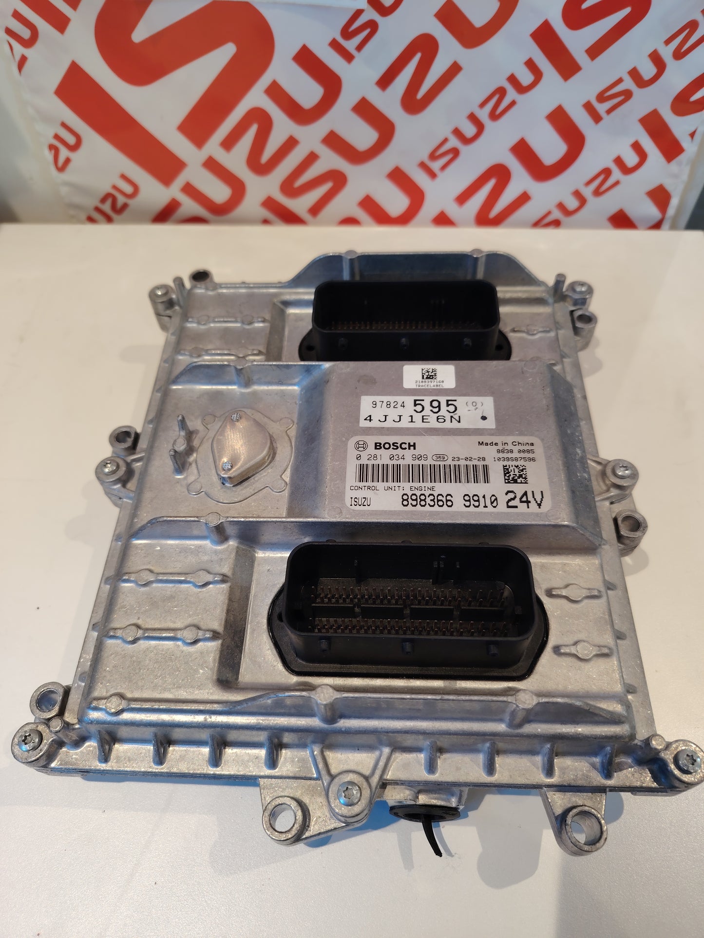 8983669910 8978245950 calculateur moteur ECM ecu Isuzu 4jj1 3.0 150