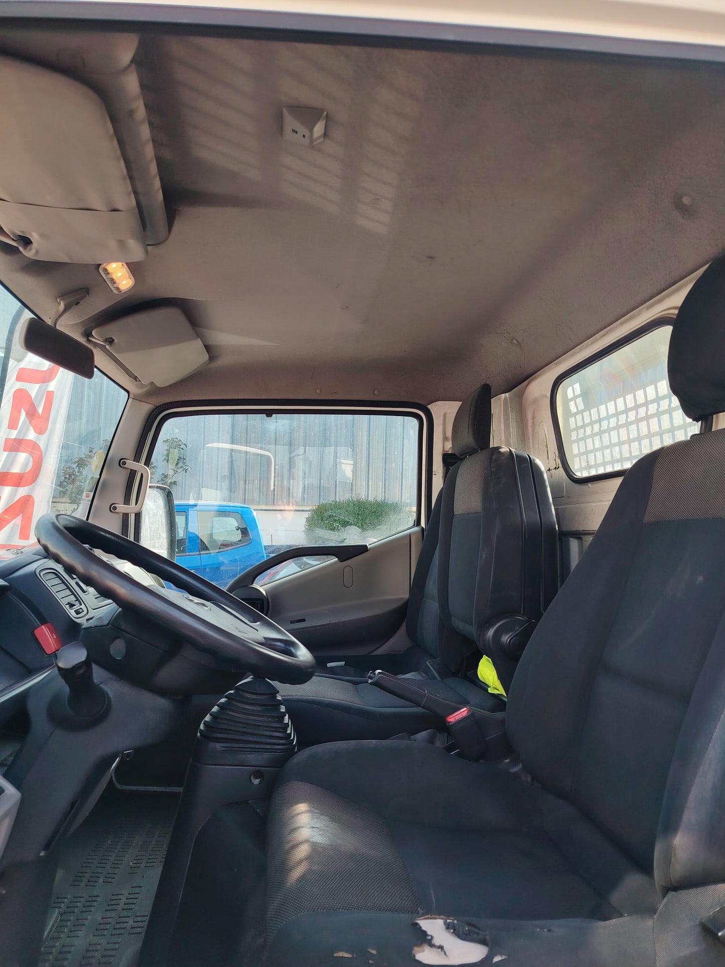 Camion Nissan cabstar nt 300 euro 6 diesel benne basculante cabreta